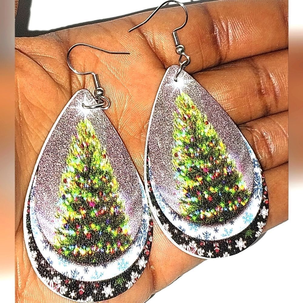 Hand crafted dangle earrings - Picture 3 of 5